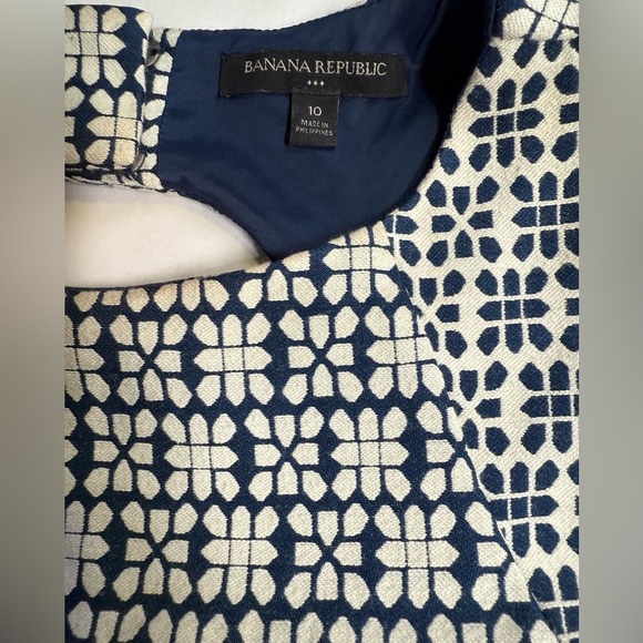BANANA REPUBLIC Navy and white graphic print sleeveless sheath dress size 10. - Picture 9 of 14